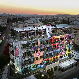 κάντε κράτηση εδώ